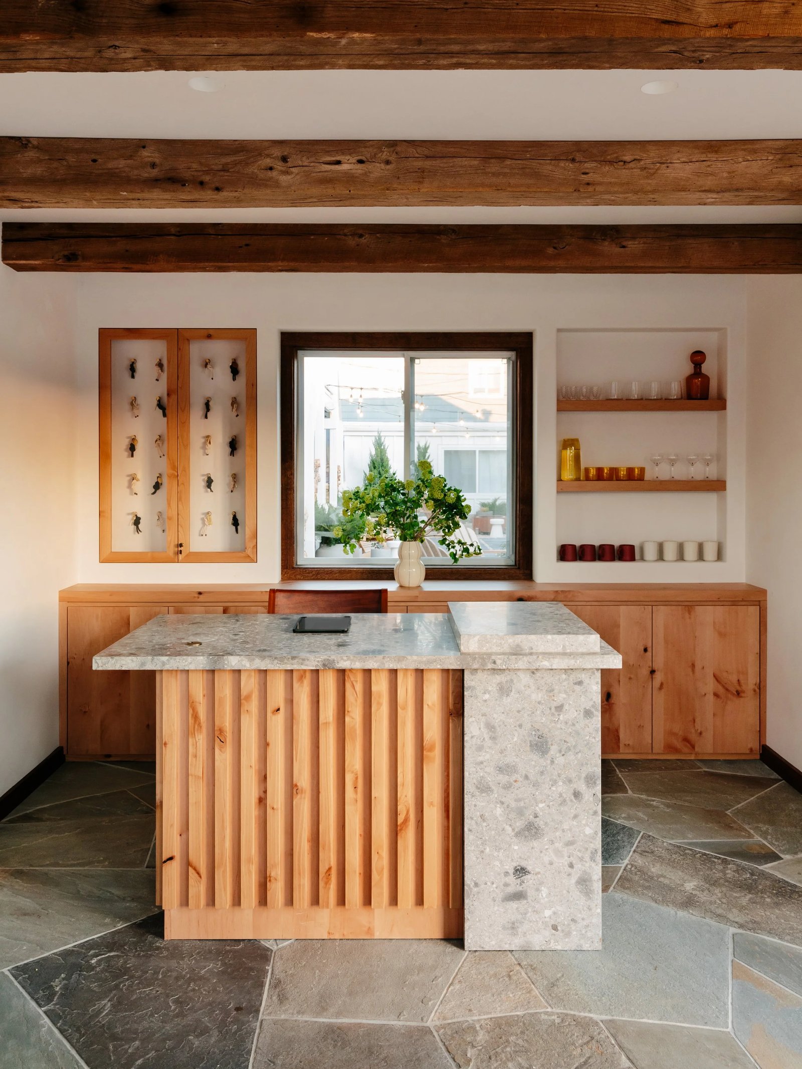 Daunt's Albatross Motel — eat & drink