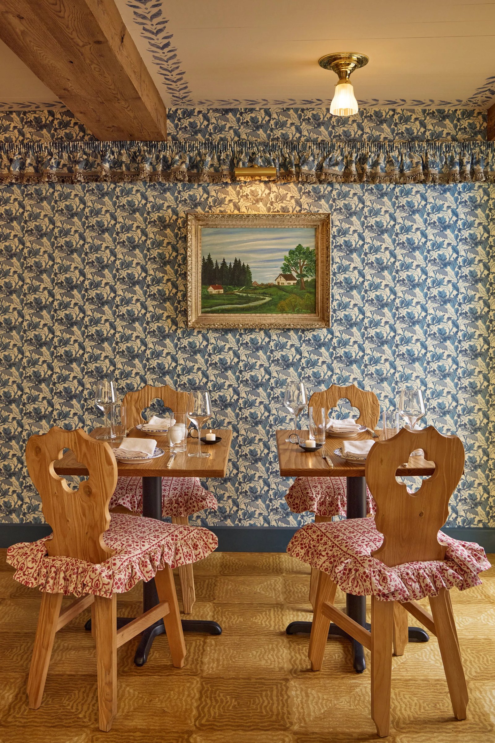 Six Bells Countryside Inn and The Feathers Tavern