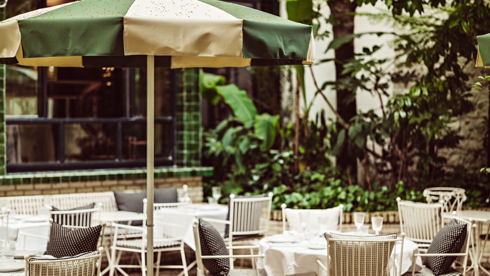 Hotel Eldorado Paris — vibe