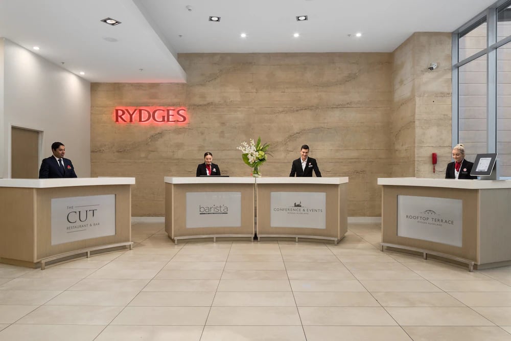 Rydges Auckland — vibe