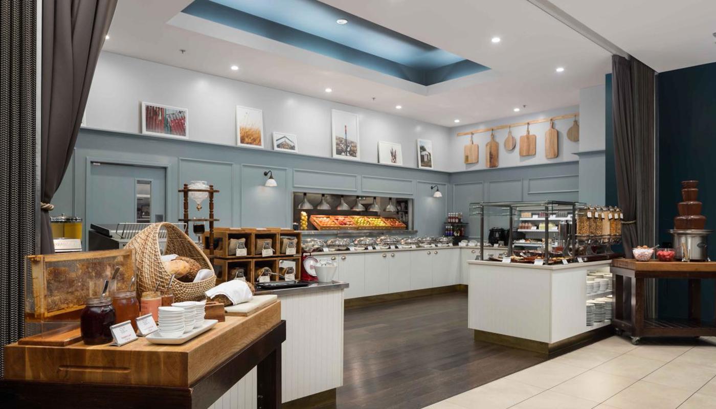 Rydges Auckland — eat & drink