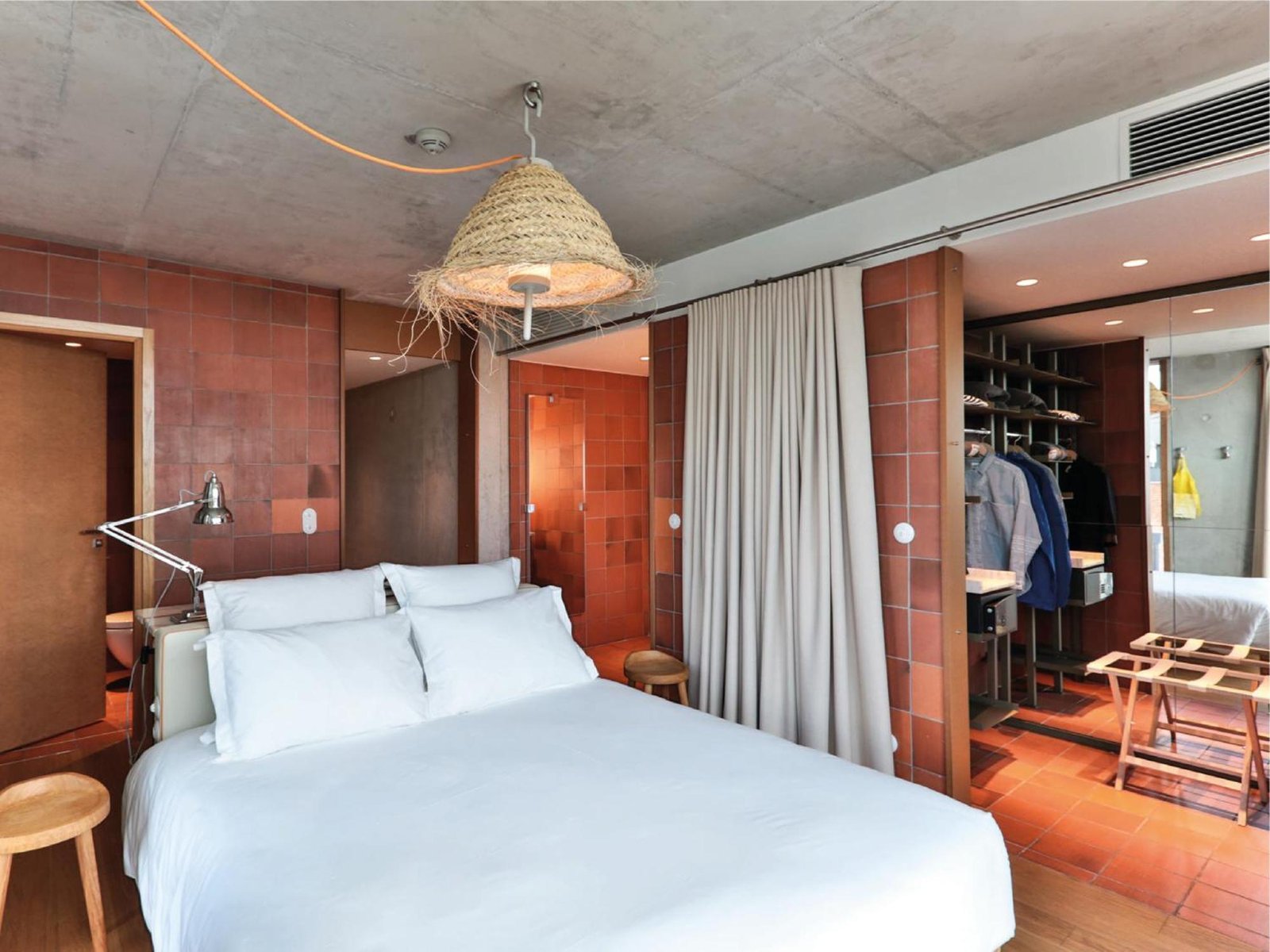 MOB HOUSE — rooms