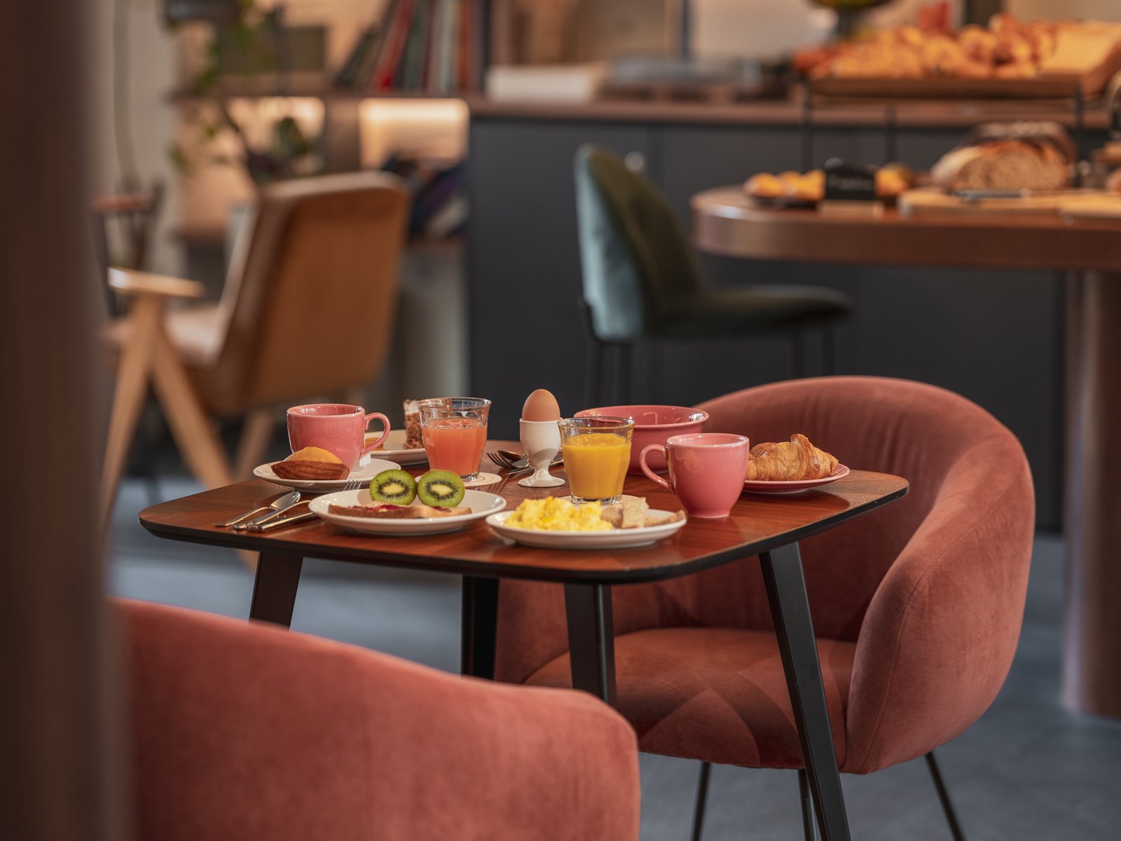 Seven Hotel Paris — eat & drink