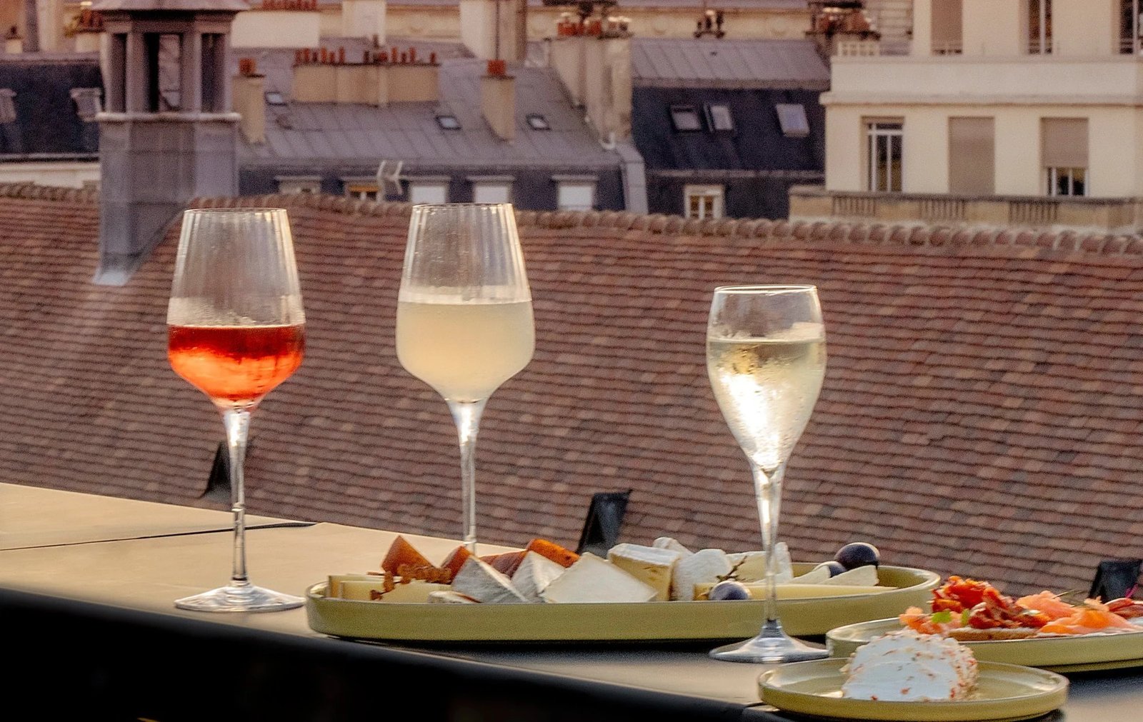 Hôtel Pilgrim, at the table