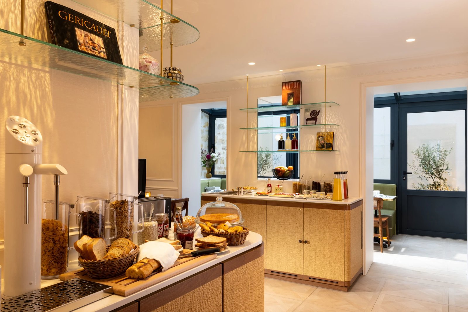 Almarine Eiffel Hotel & SPA by Malone — eat & drink