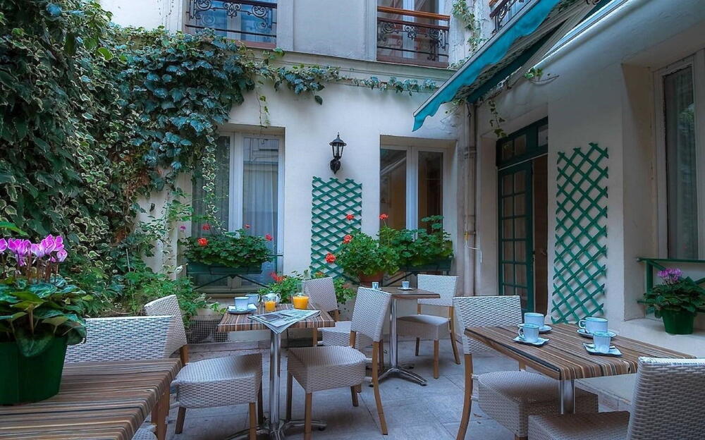 Almarine Eiffel Hotel & SPA by Malone — vibe