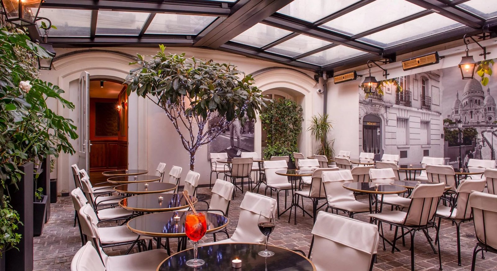 Môm'Art Hotel — eat & drink