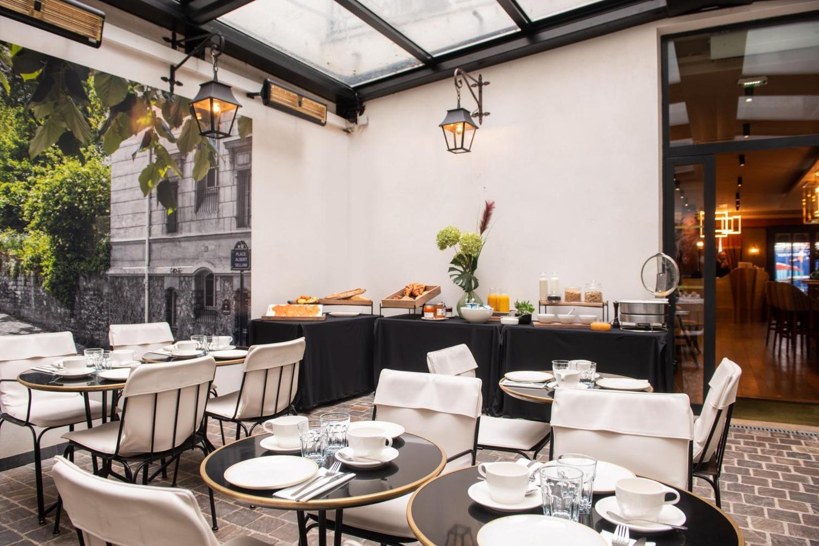 Môm'Art Hotel — eat & drink