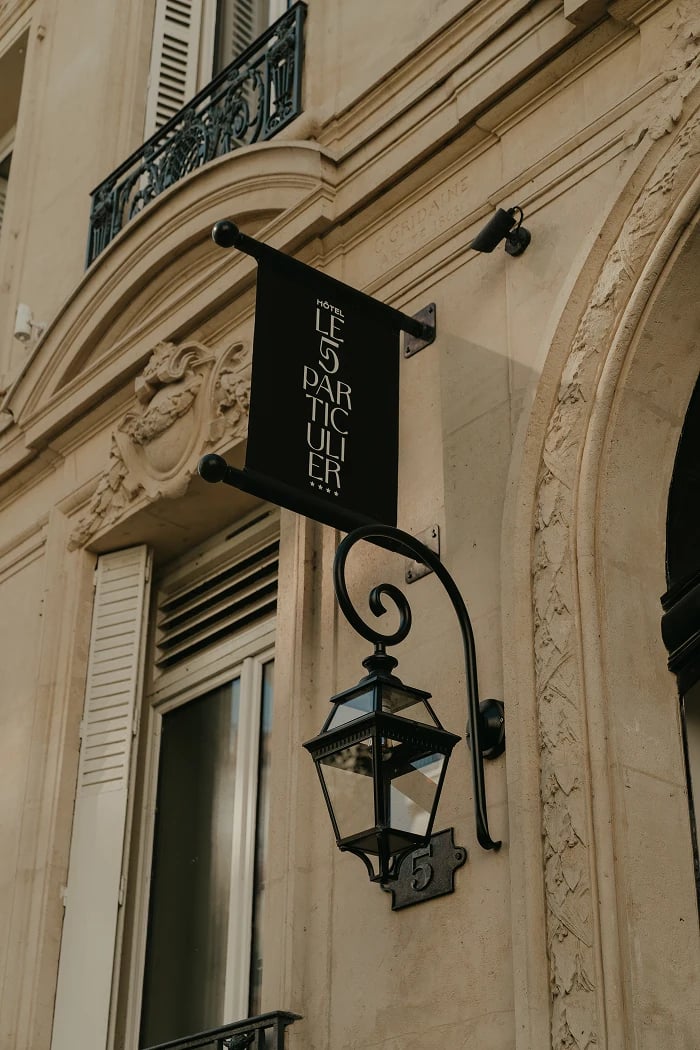 Le 5 Particulier — backstory