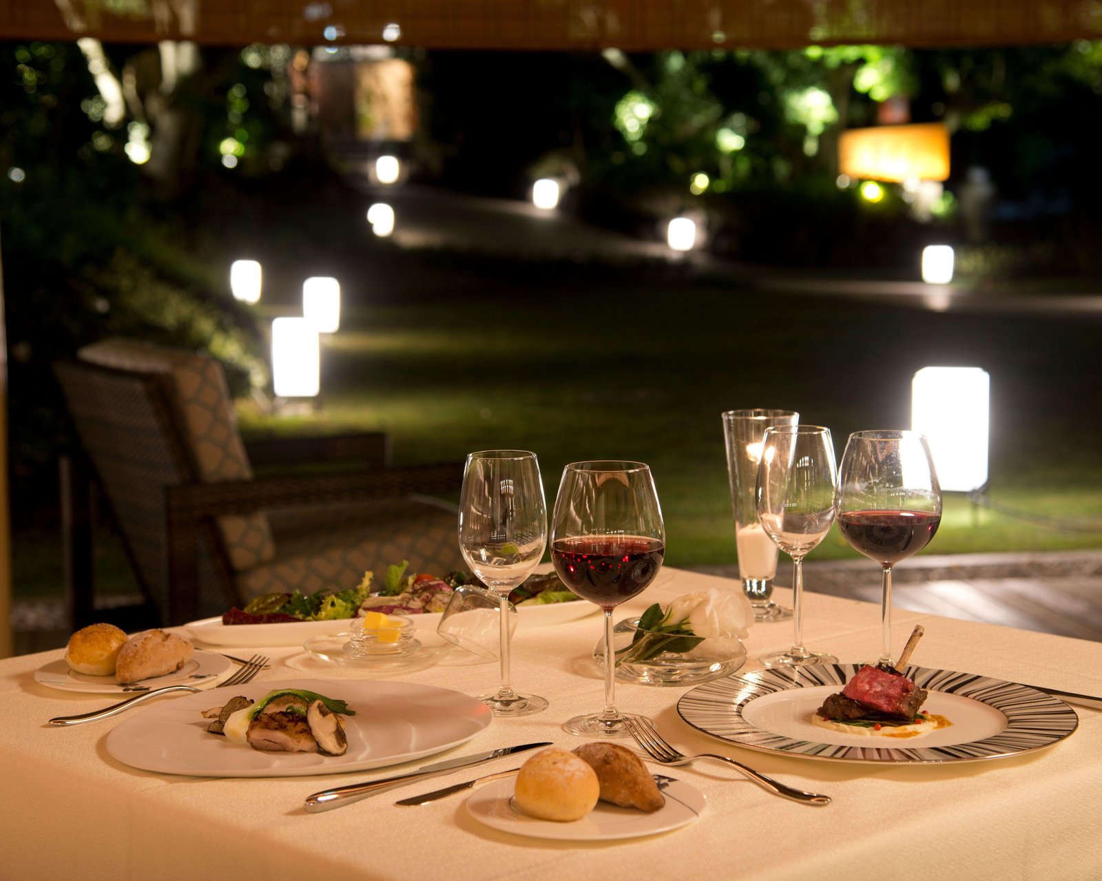 ABBA RESORTS IZU, at the table