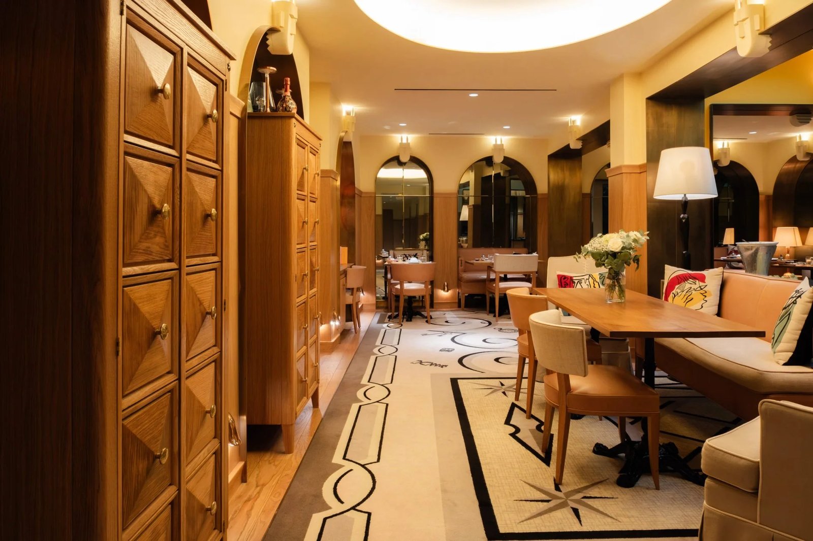 Hotel 9Confidentiel — eat & drink