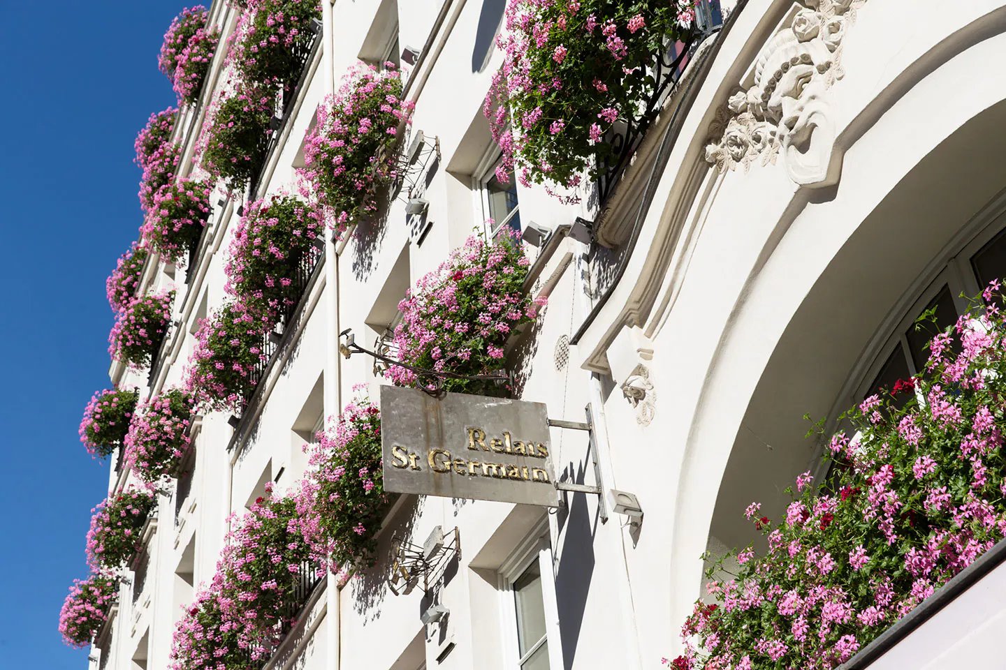 Le Relais Saint Germain — backstory
