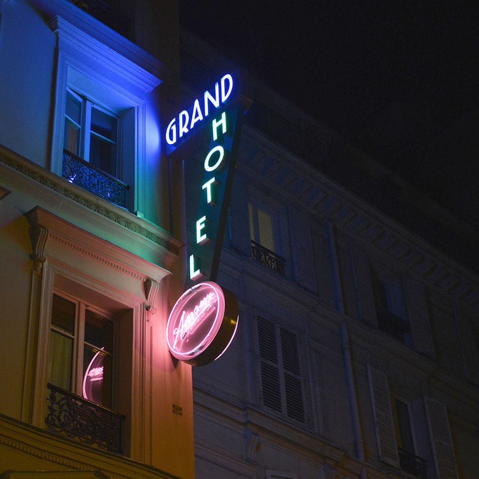 Hôtel Grand Amour — backstory