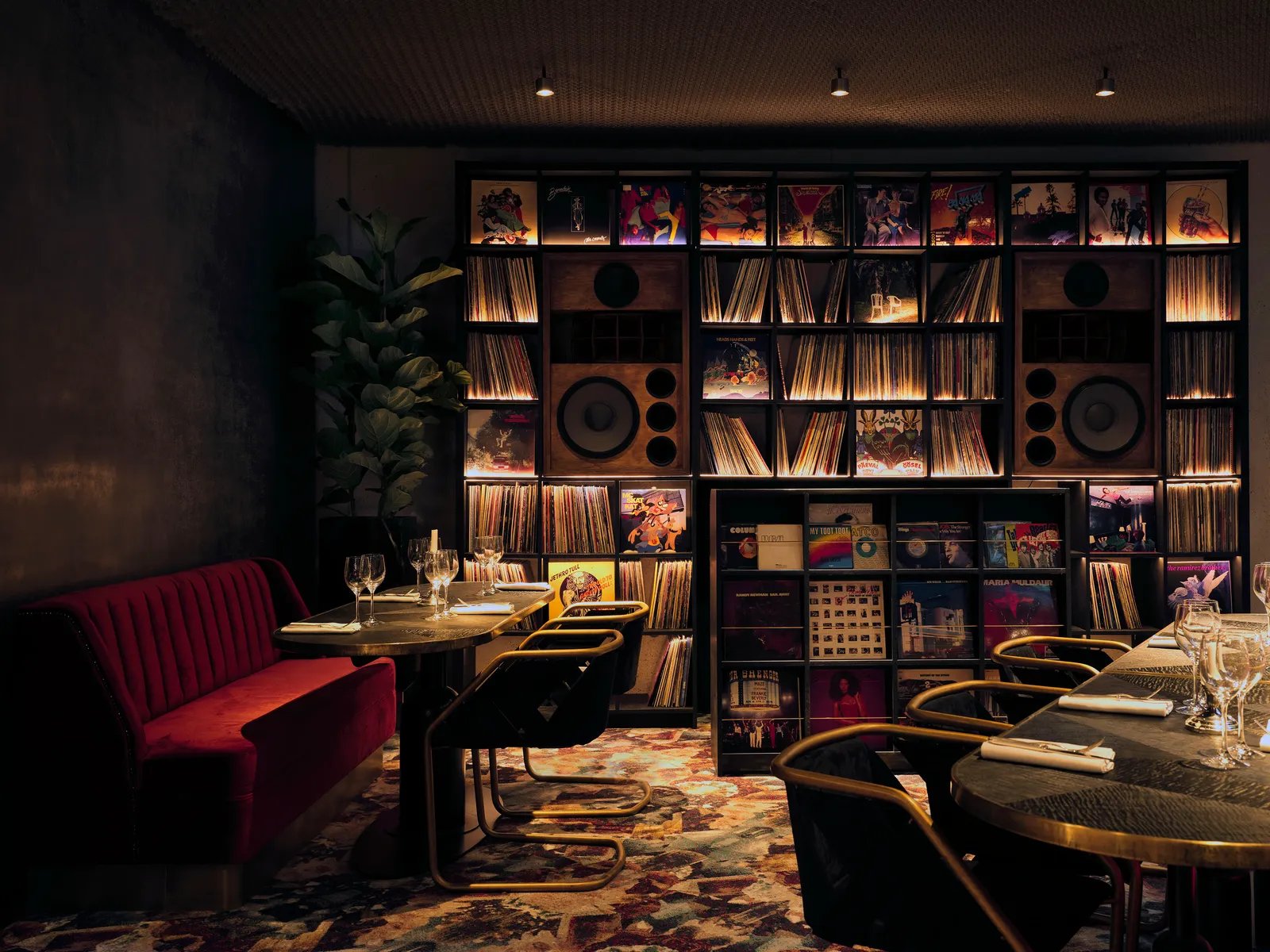 Hôtel Bus Palladium — eat & drink