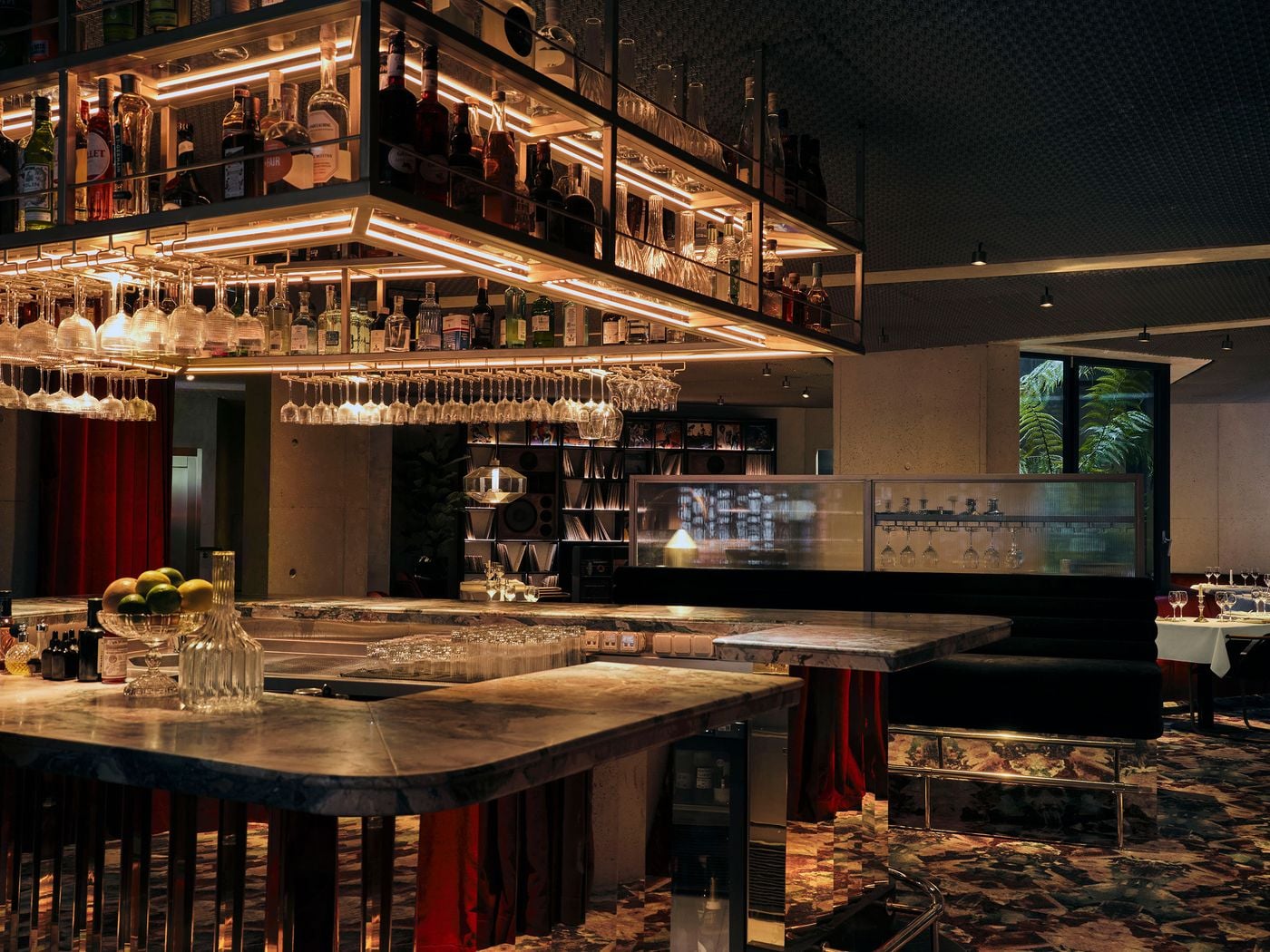 Hôtel Bus Palladium — eat & drink