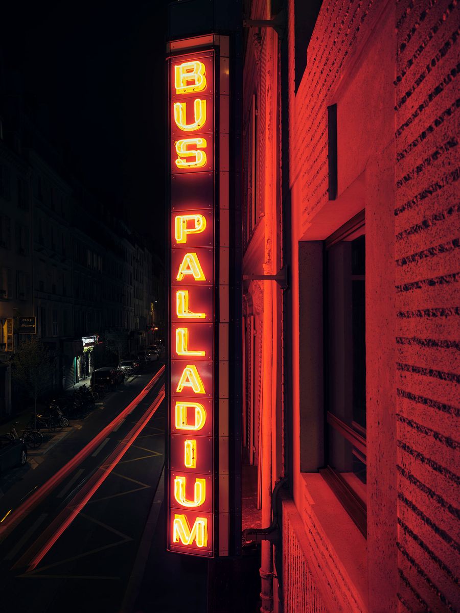 Hôtel Bus Palladium — backstory