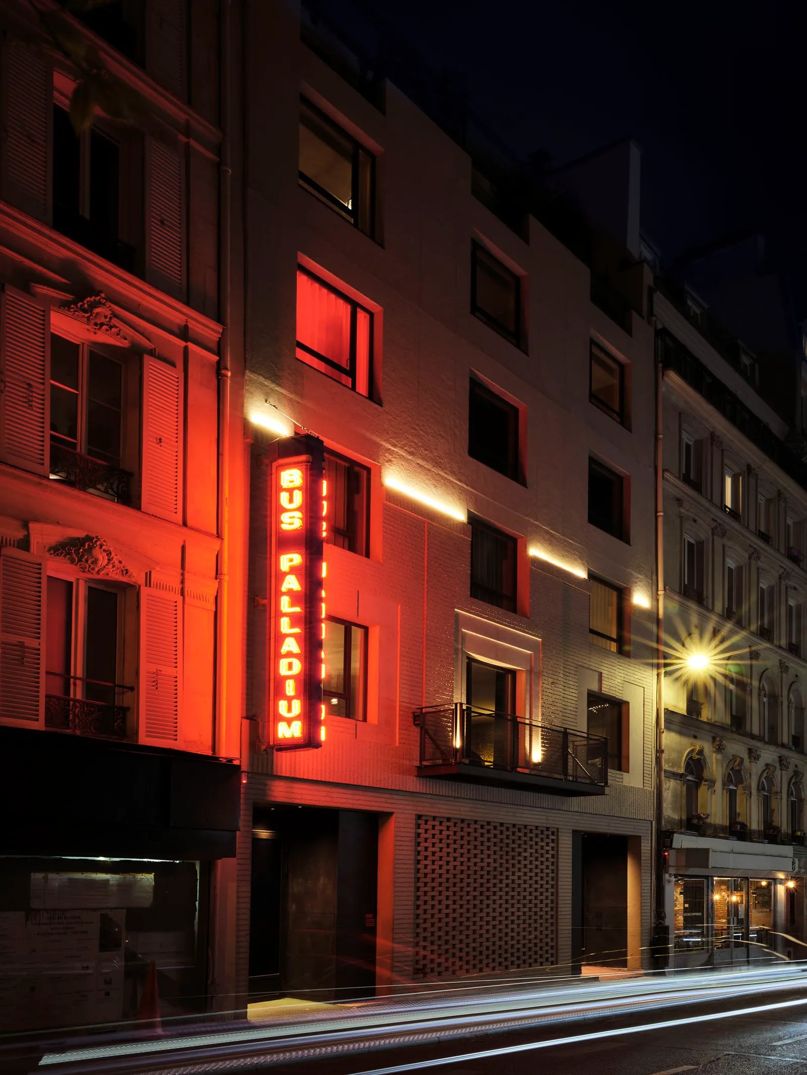 Hôtel Bus Palladium — backstory