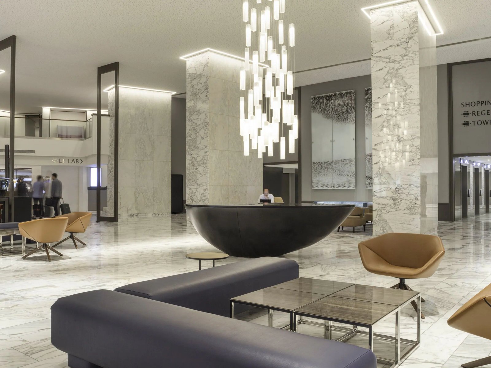 Hyatt Regency Paris Étoile — vibe
