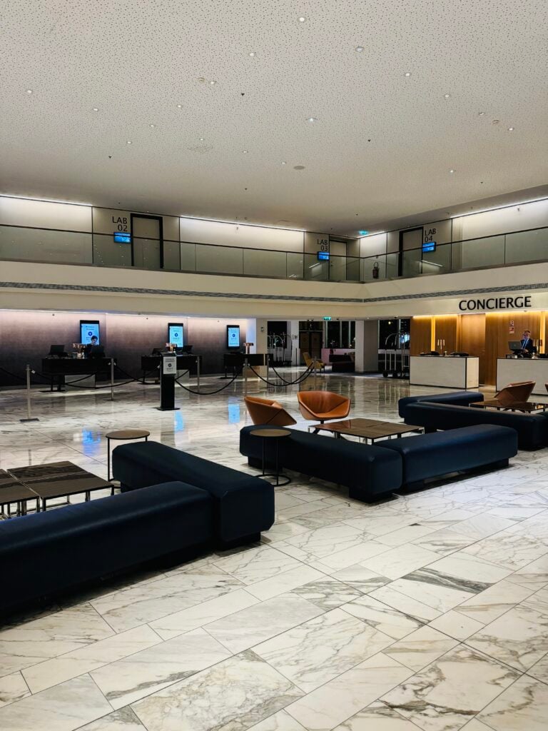 Hyatt Regency Paris Étoile — vibe