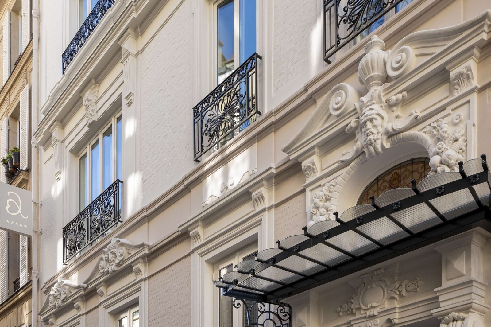 Paris j’Adore Hotel & Spa — backstory