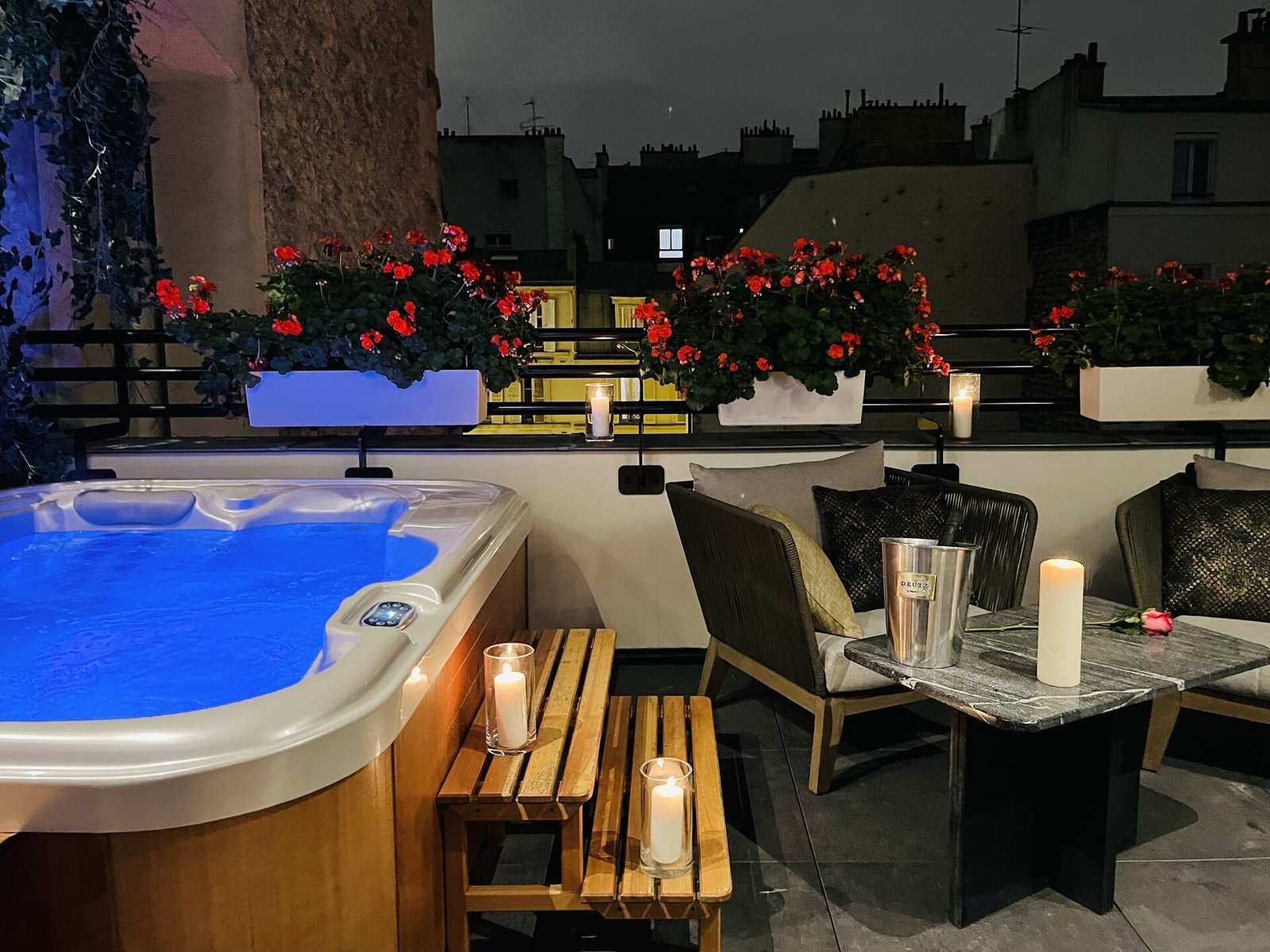 Paris j’Adore Hotel & Spa — vibe