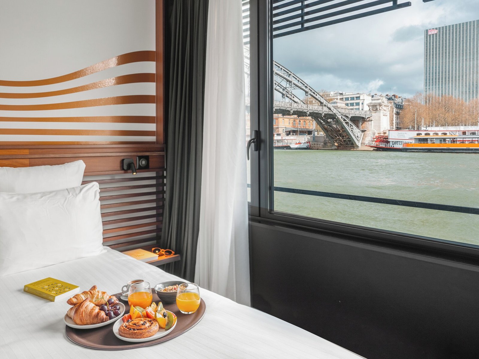 Off Paris Seine — rooms