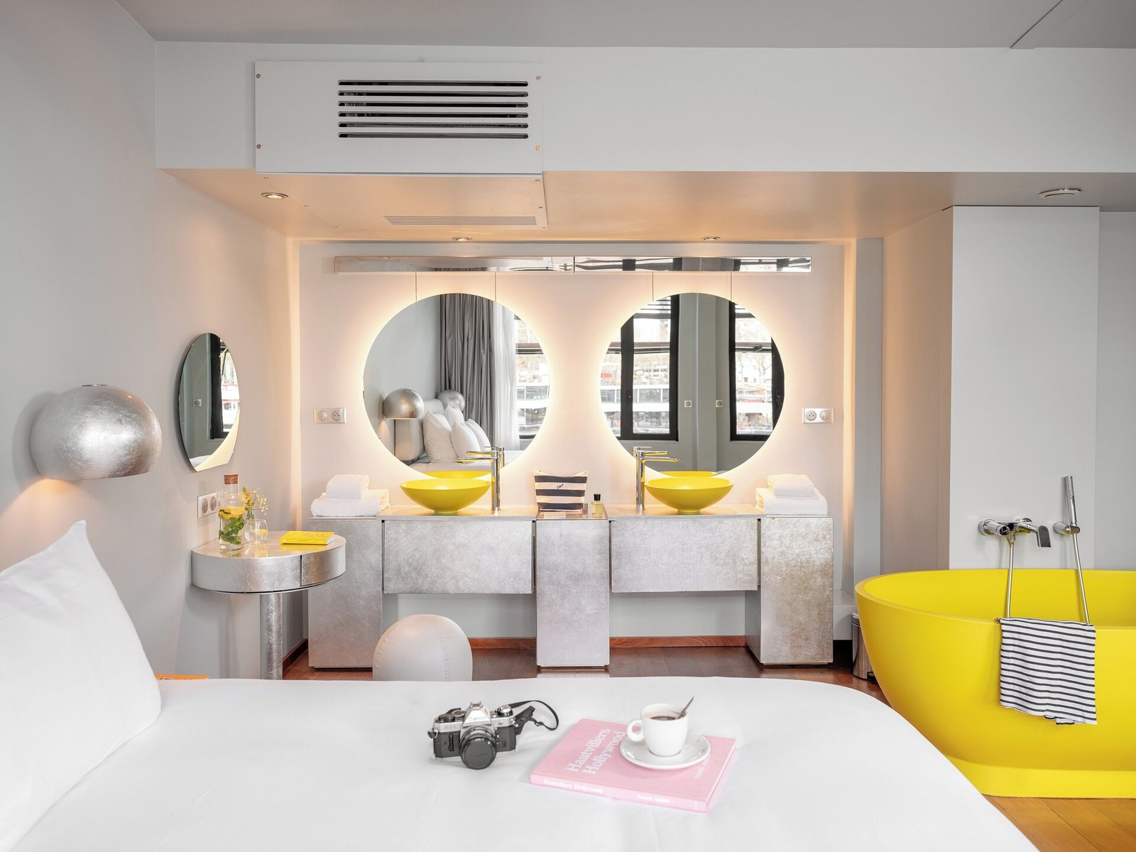 Off Paris Seine — rooms