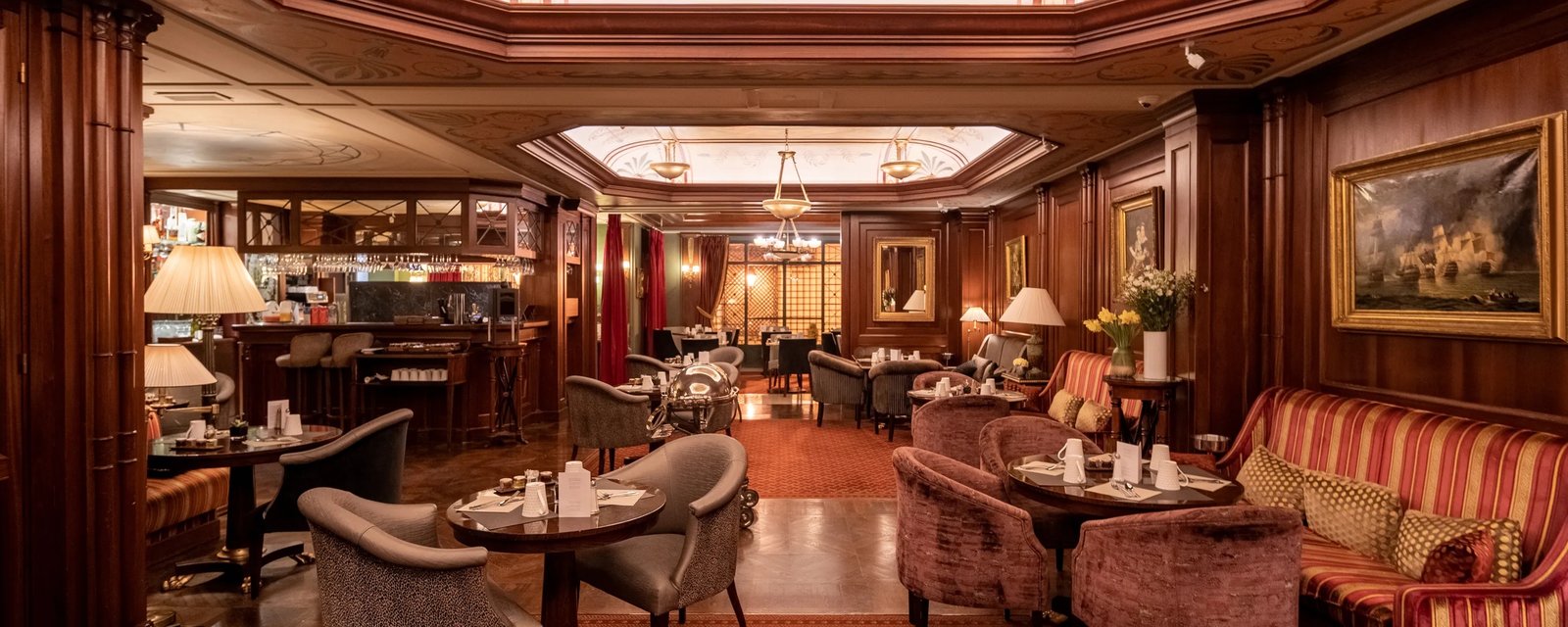 Hotel Napoleon, at the table