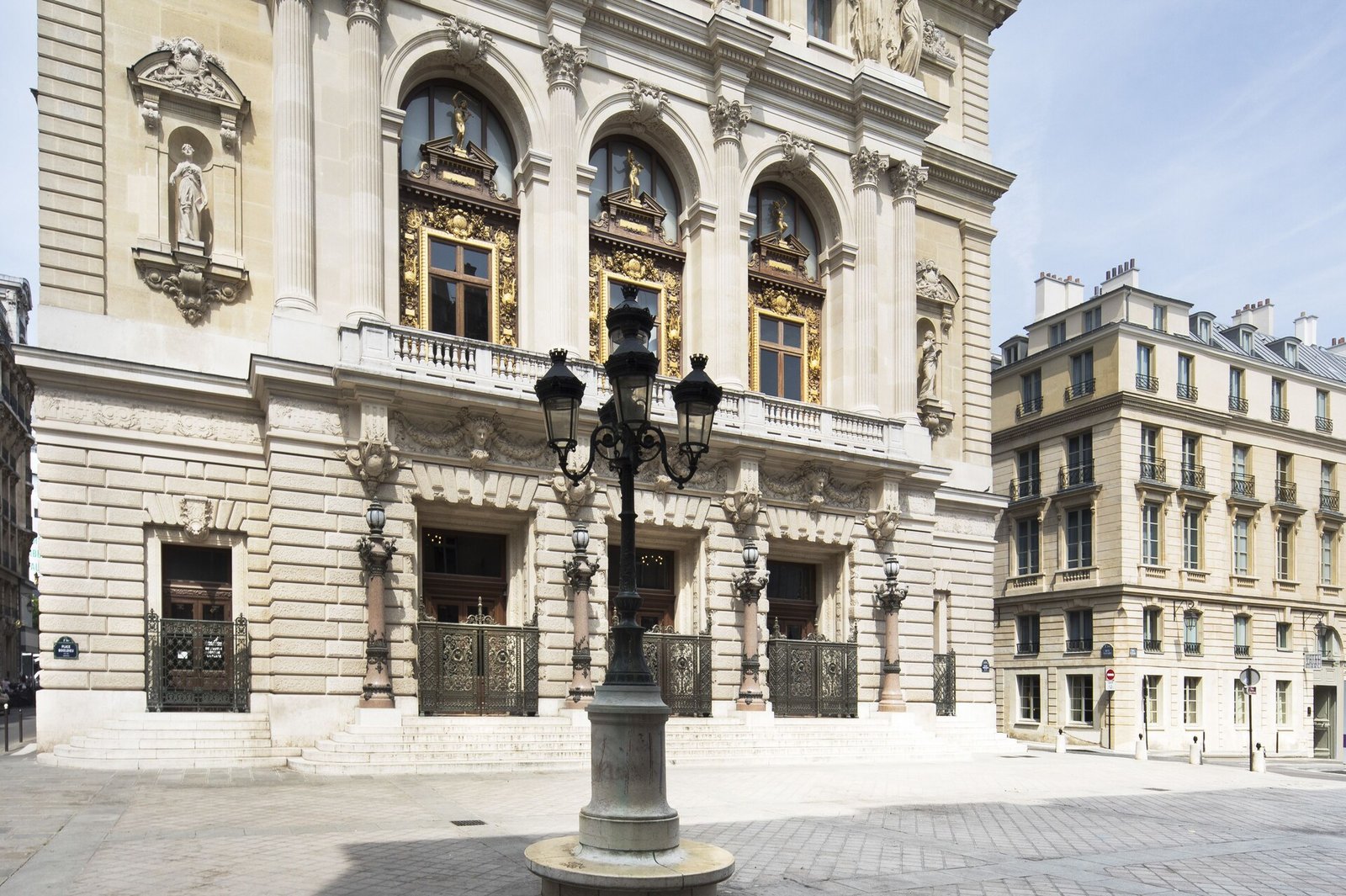 Hôtel Saint-Marc — backstory