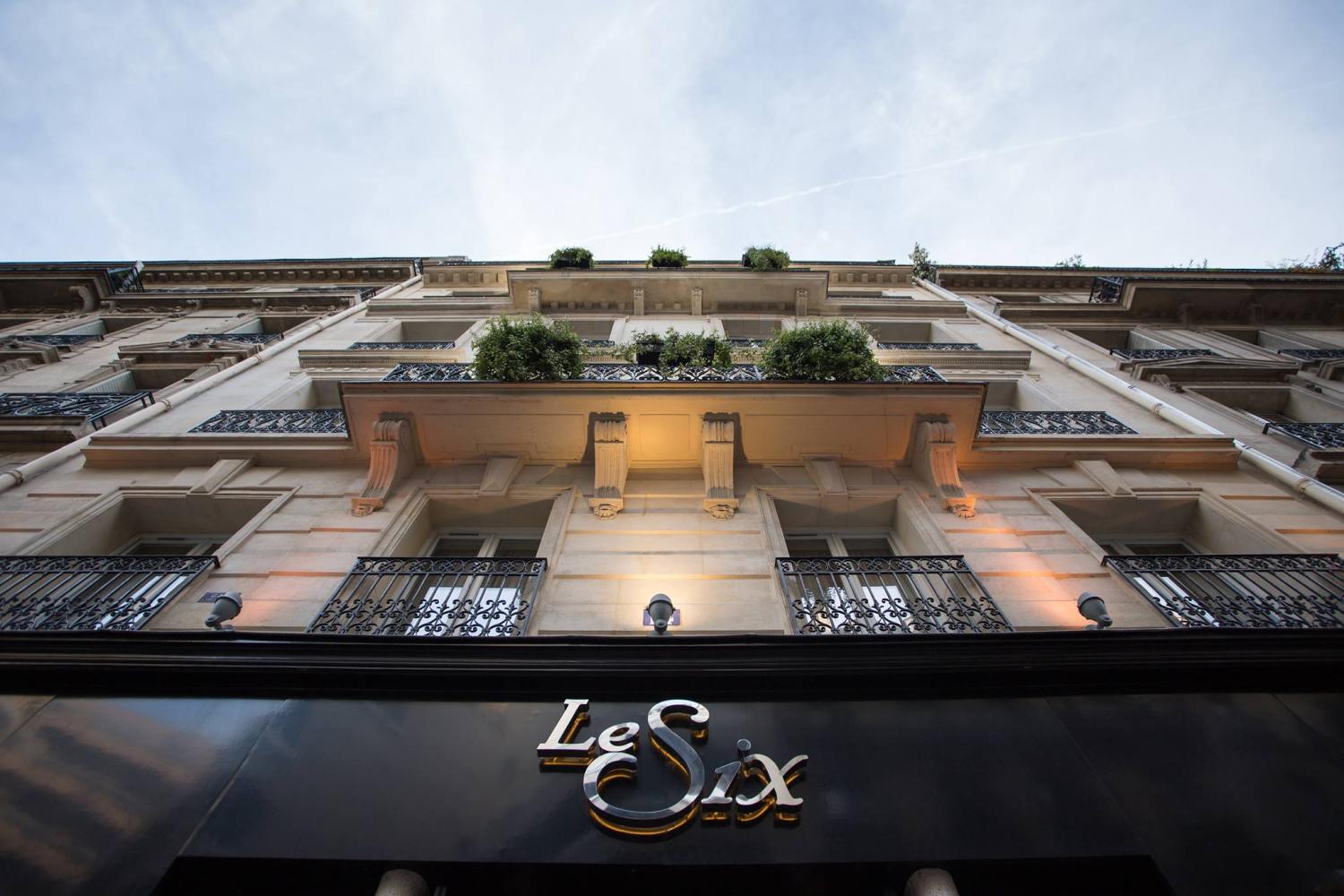 Hôtel Le Six — backstory