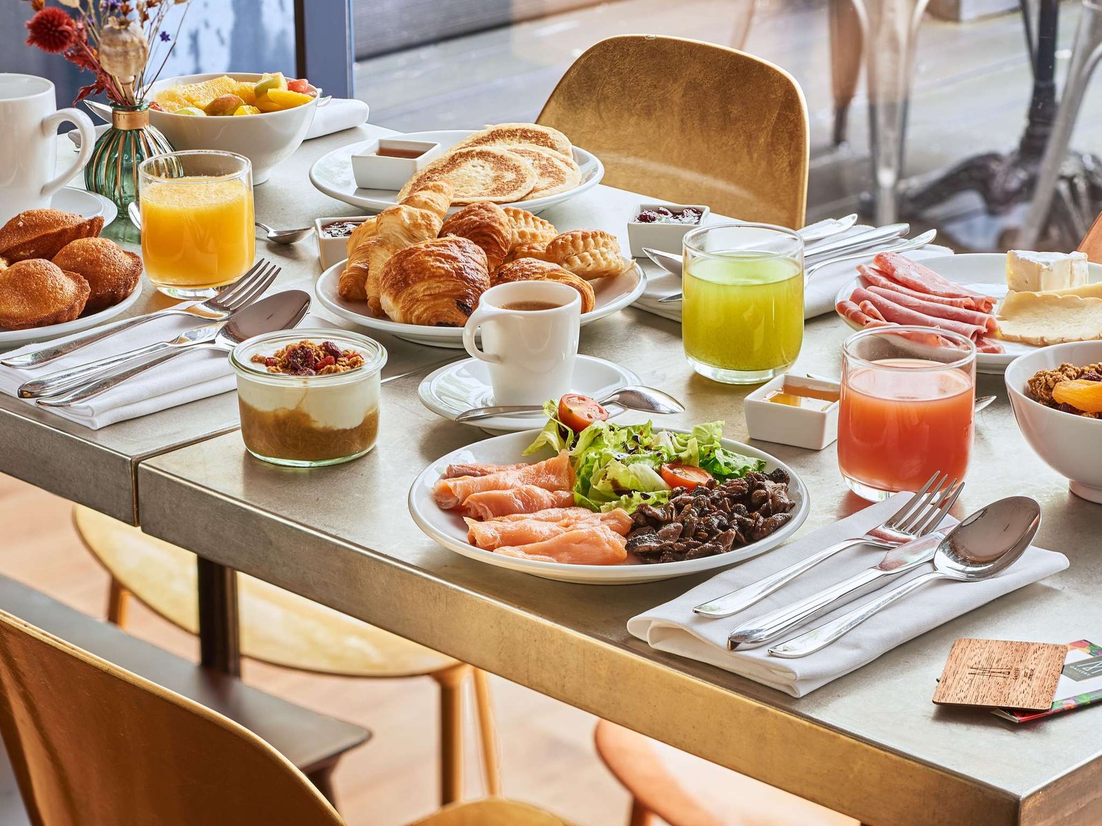 Boutet Bastille Hotel Paris - MGallery Collection, at the table