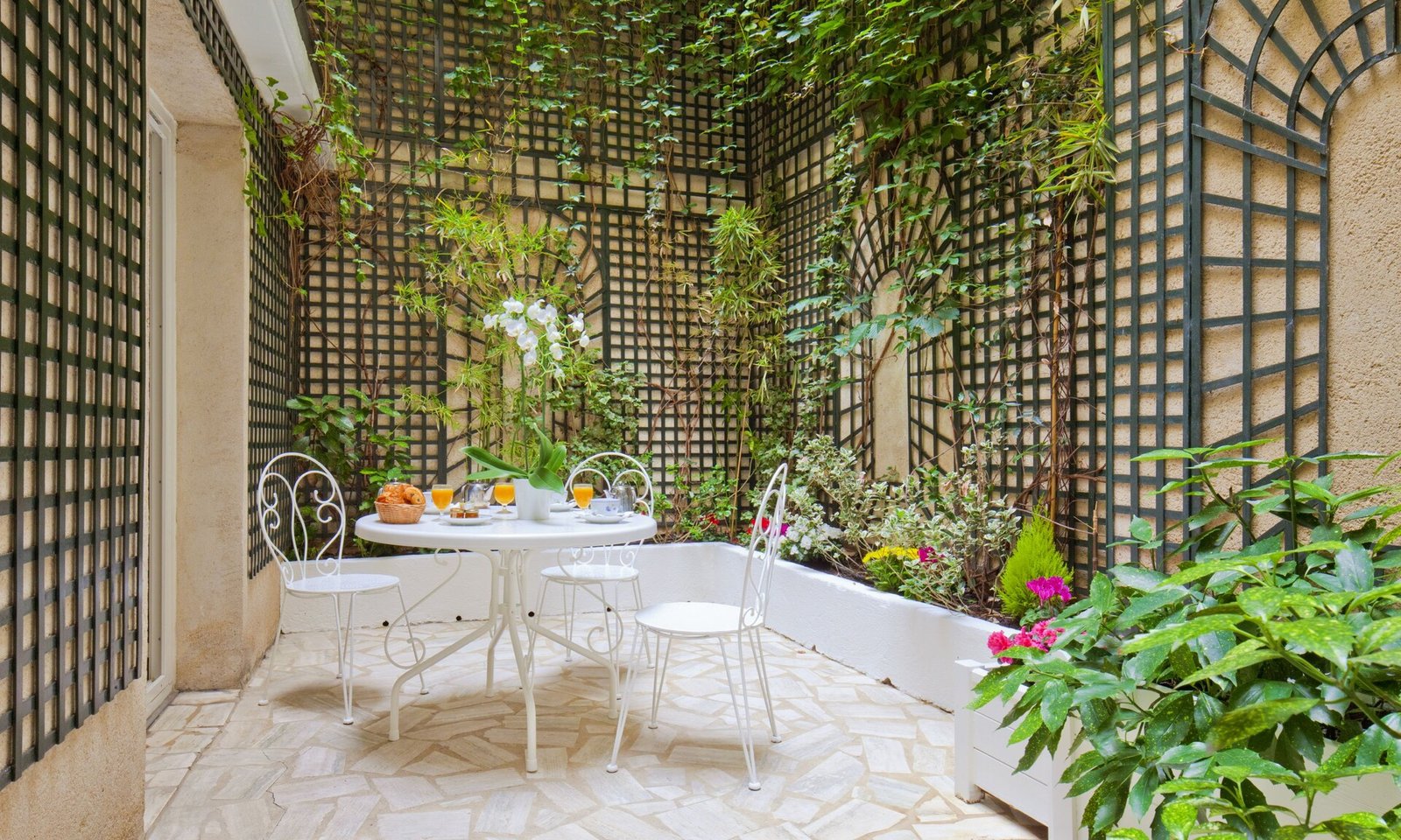 Hôtel Beaubourg — vibe