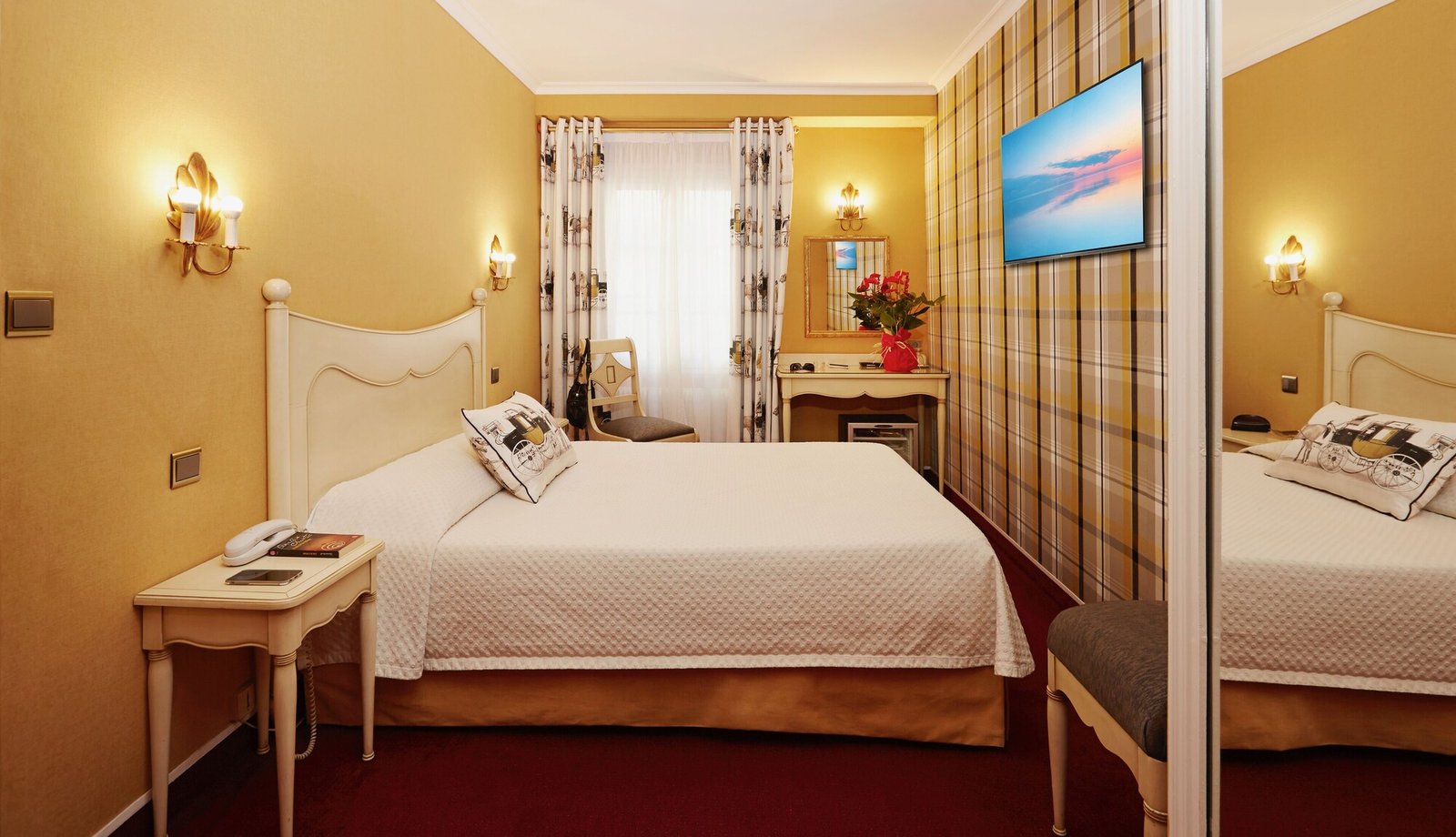 Hôtel Beaubourg — rooms