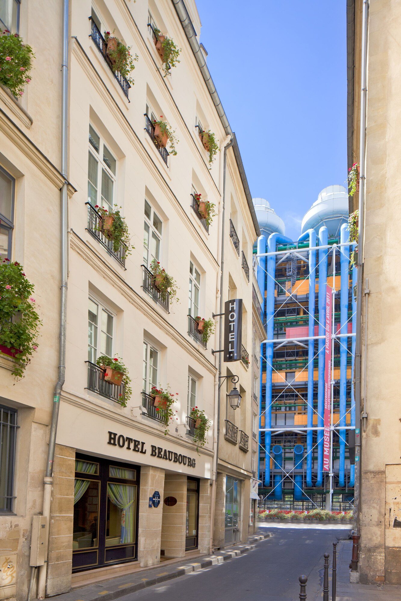 Hôtel Beaubourg — backstory