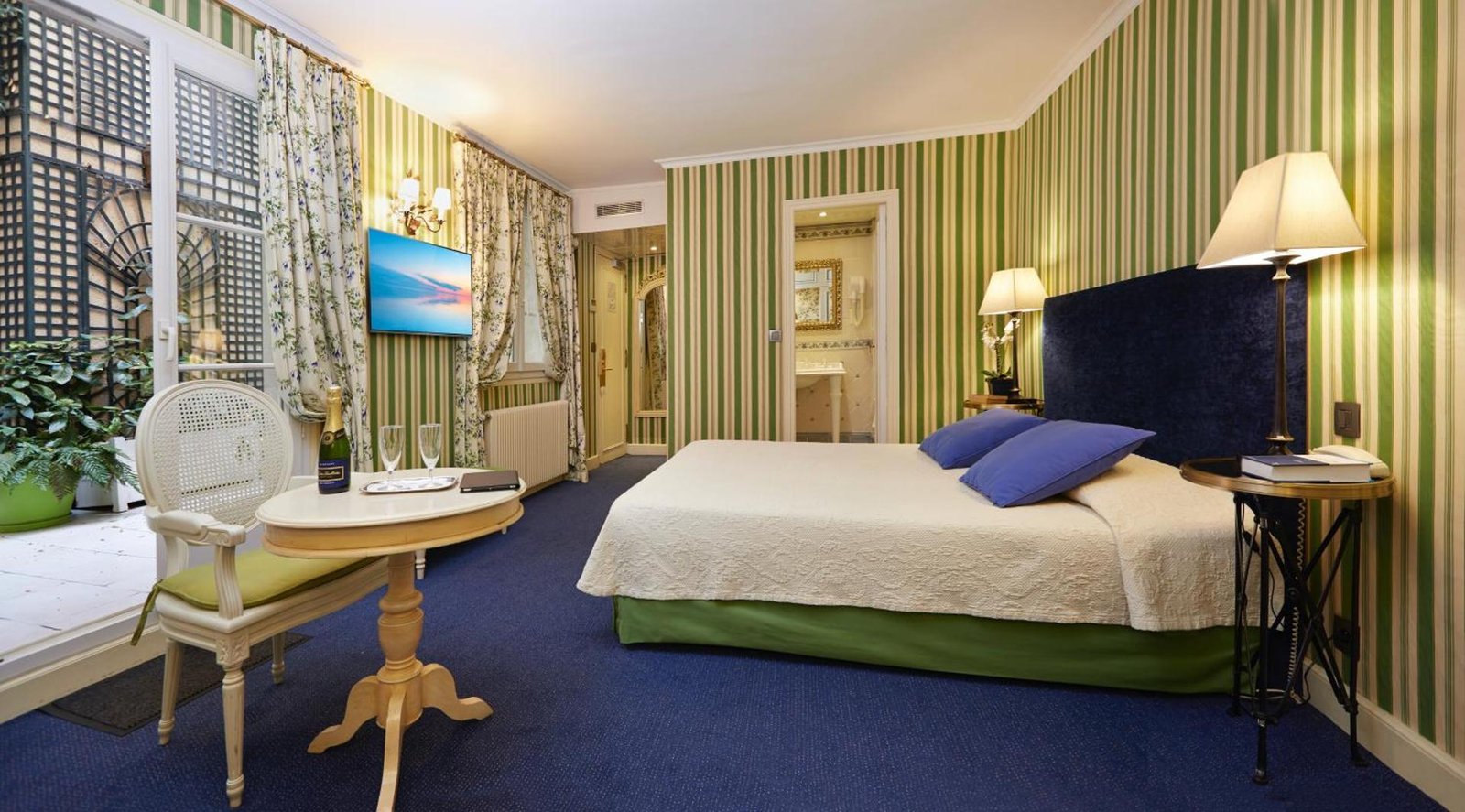 Hôtel Beaubourg — rooms