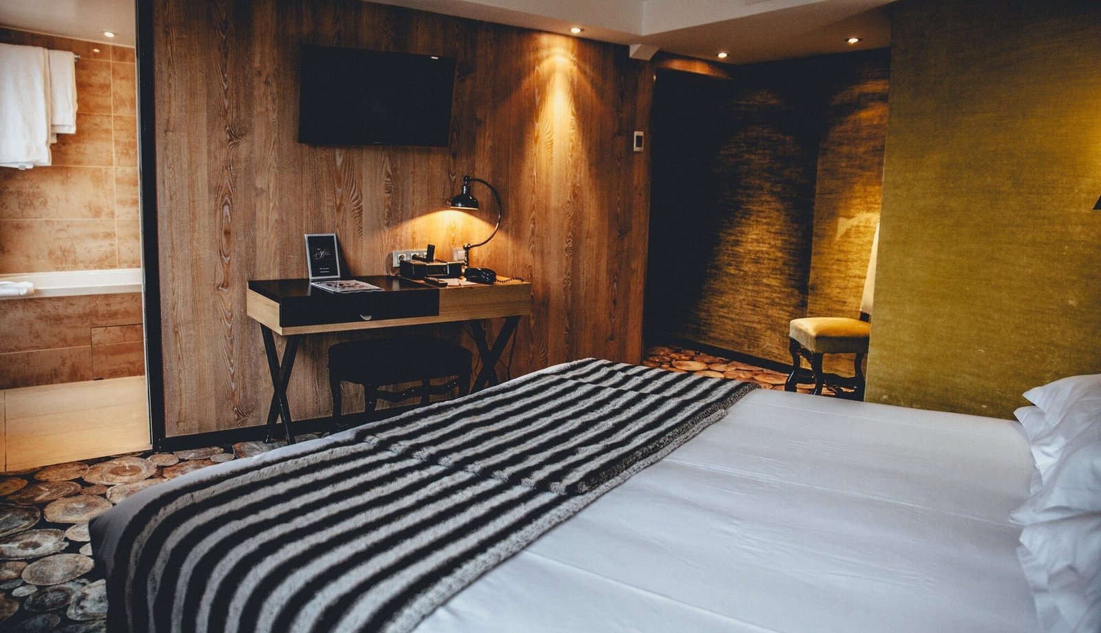 Hôtel Notre-Dame Saint Michel — rooms