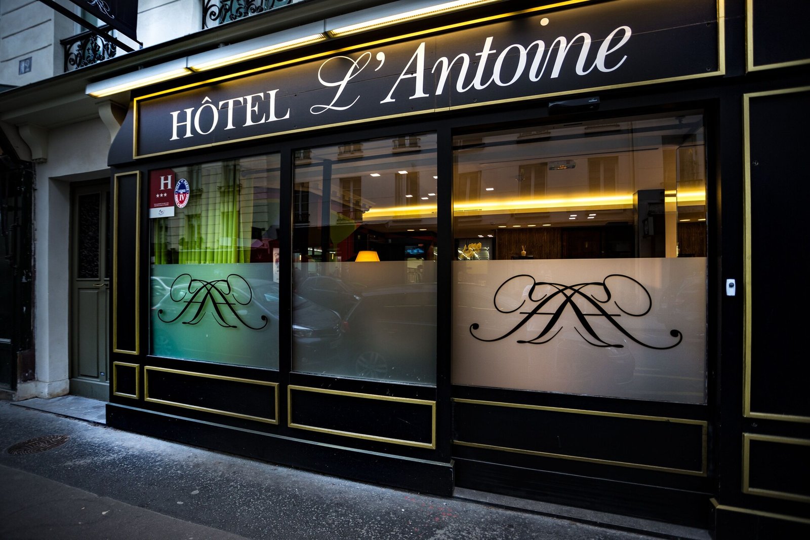 Hôtel L'Antoine — backstory