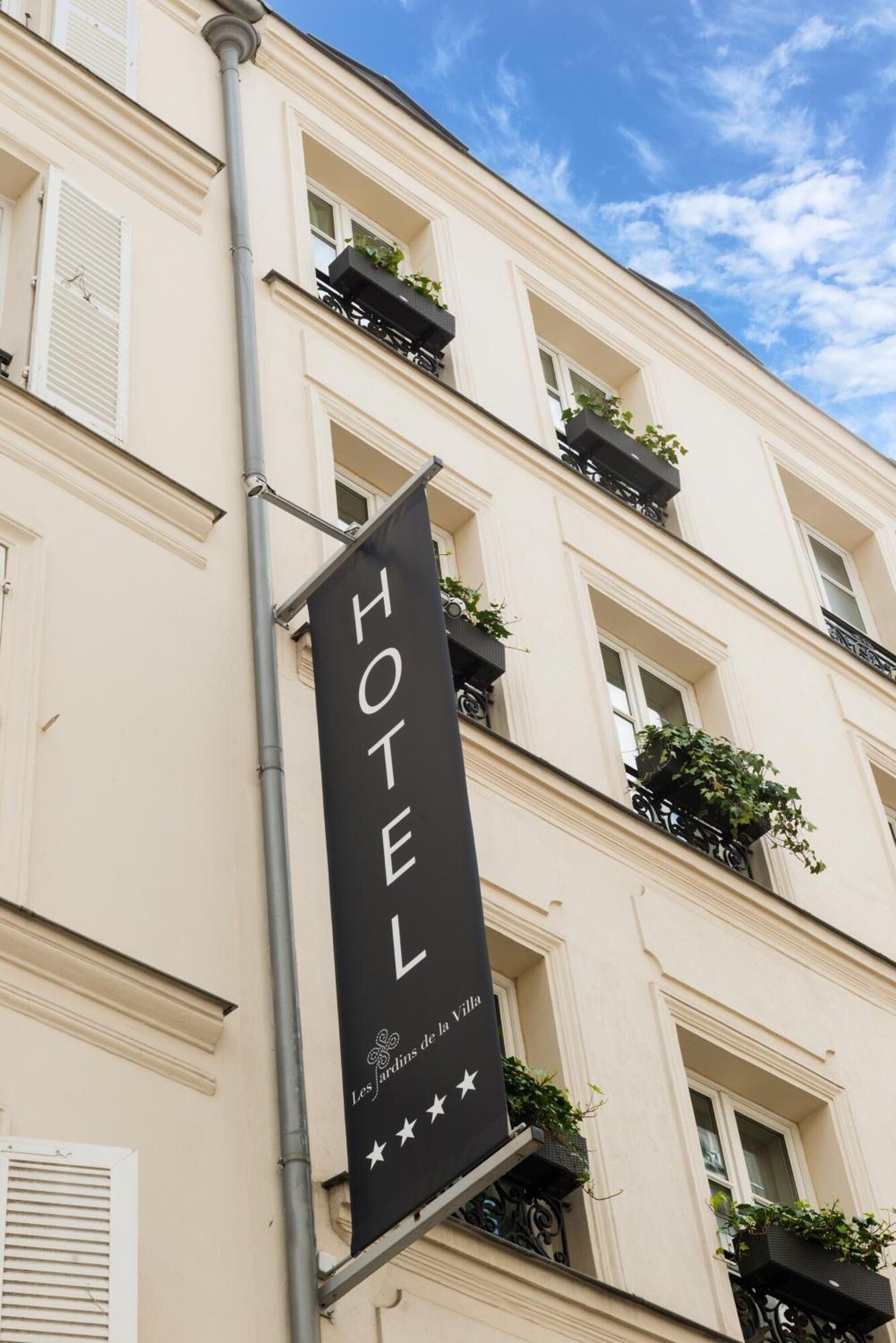 Les Jardins de la Villa & SPA — backstory