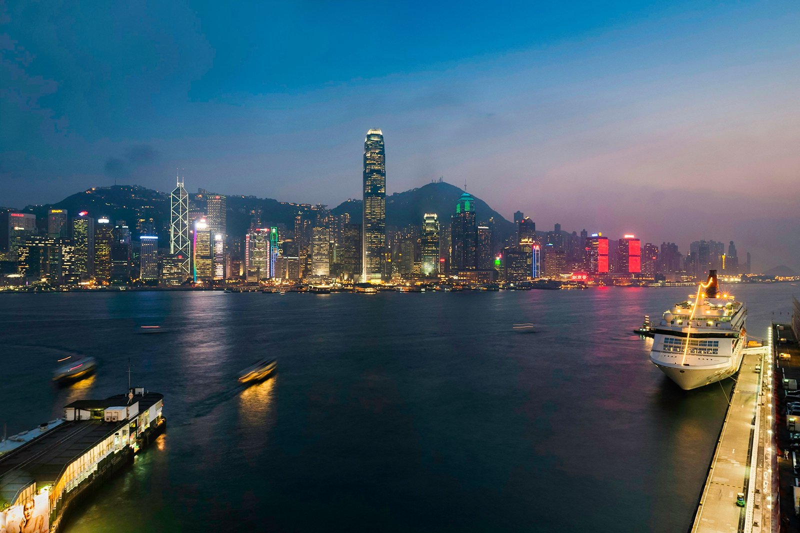 Marco Polo Hongkong Hotel — vibe