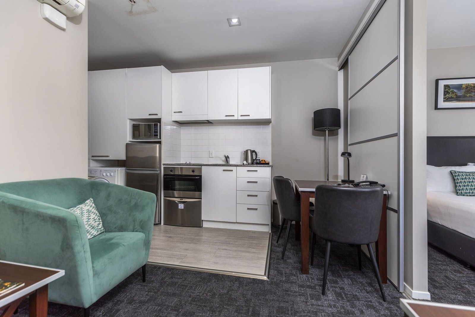 Quest on Queen Serviced Apartments — rooms