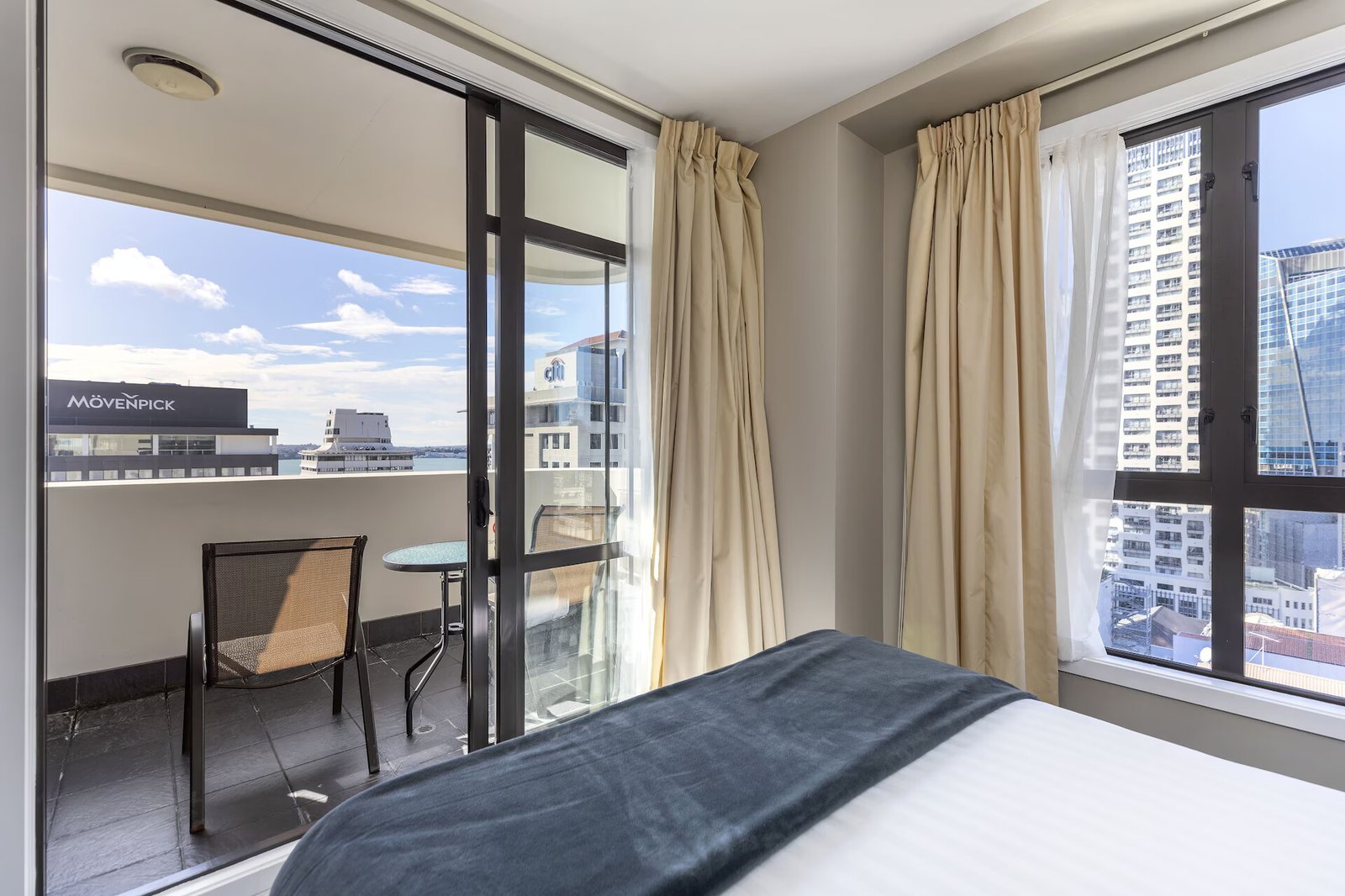 Quest on Queen Serviced Apartments — vibe