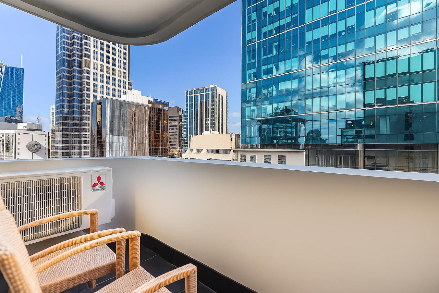 Quest on Queen Serviced Apartments — vibe