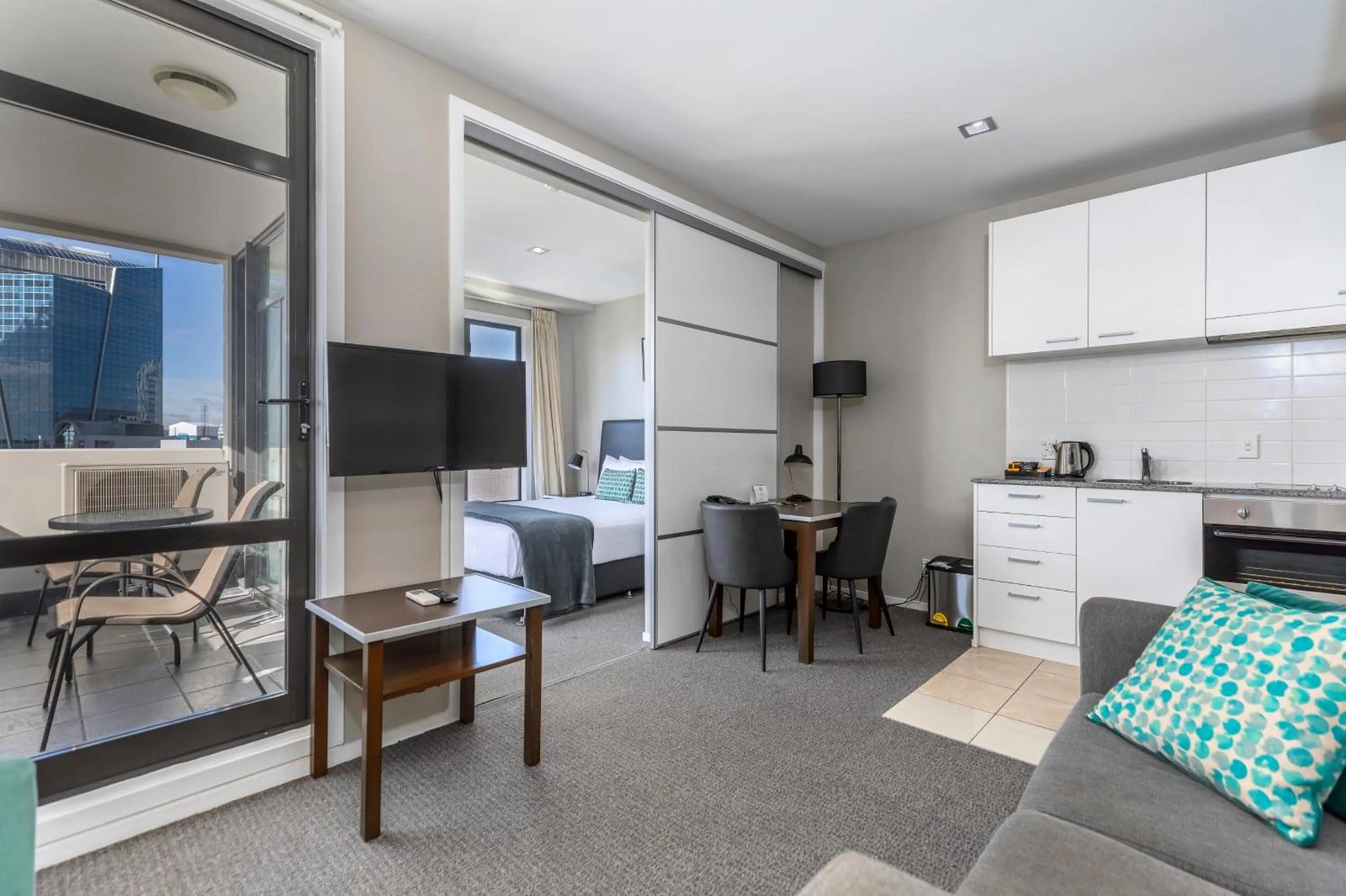 Quest on Queen Serviced Apartments — rooms