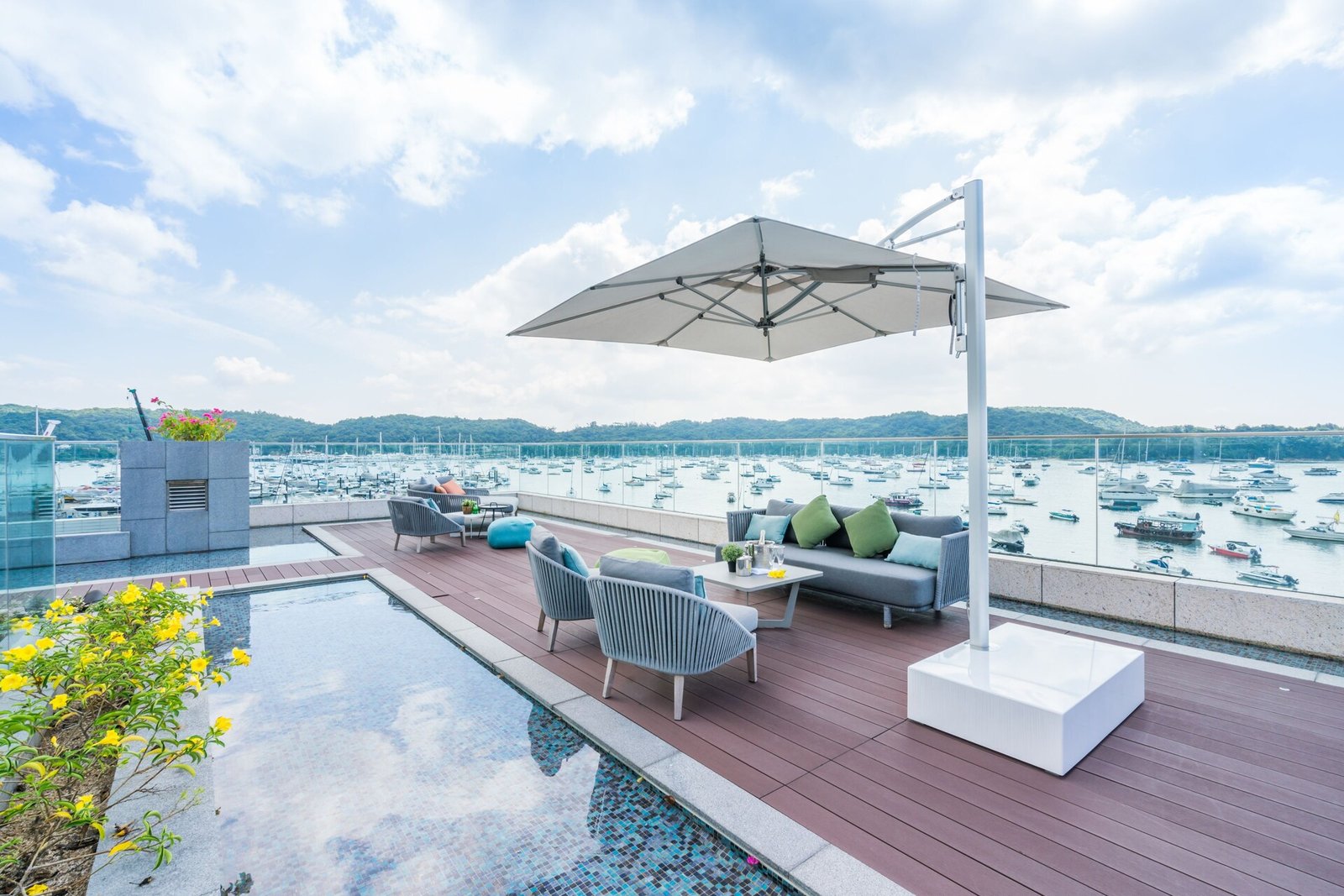 The Pier Hotel — vibe
