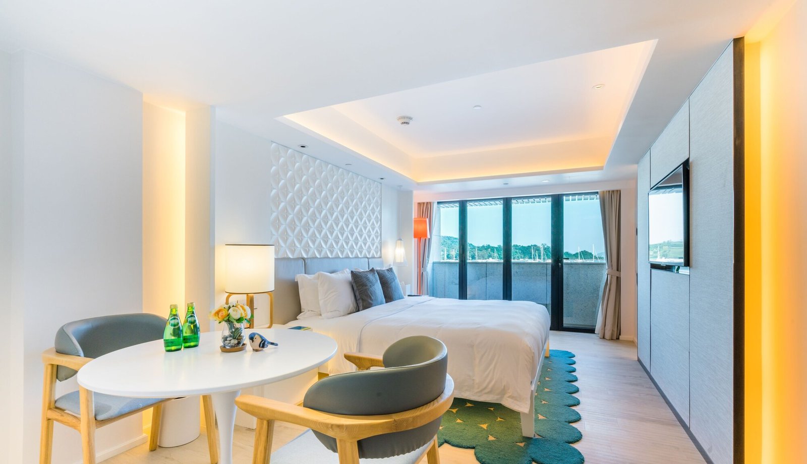 The Pier Hotel — rooms