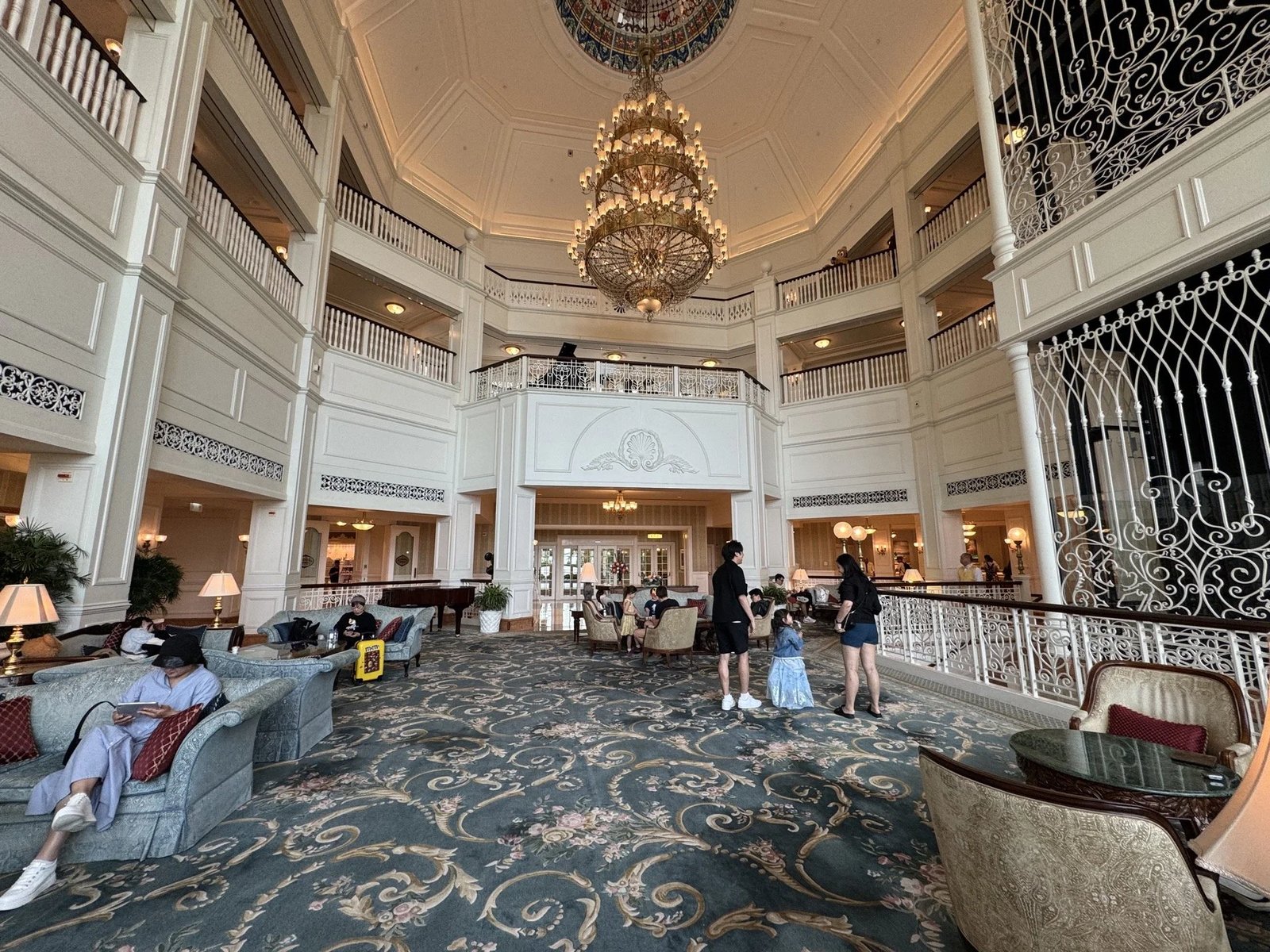 Hong Kong Disneyland Hotel — vibe