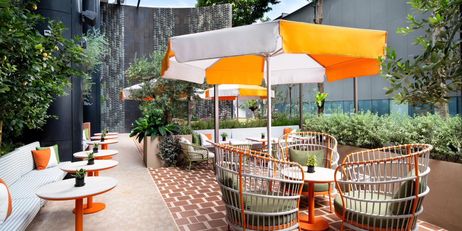 Crowne Plaza Changi Airport by IHG — vibe