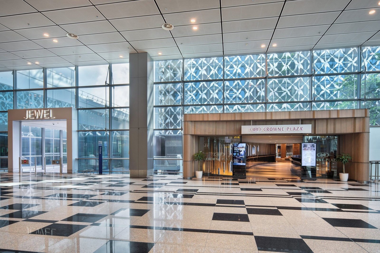 Crowne Plaza Changi Airport by IHG — vibe