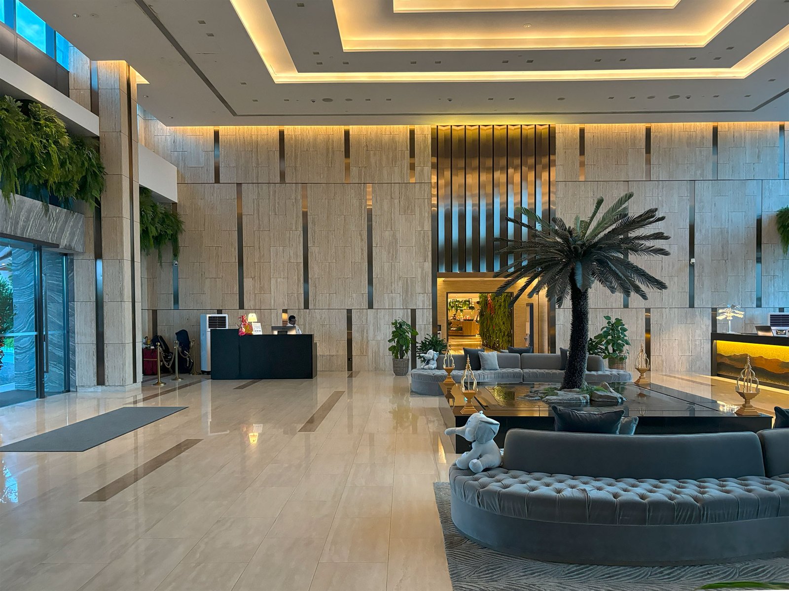 Dusit Thani Laguna Singapore — vibe