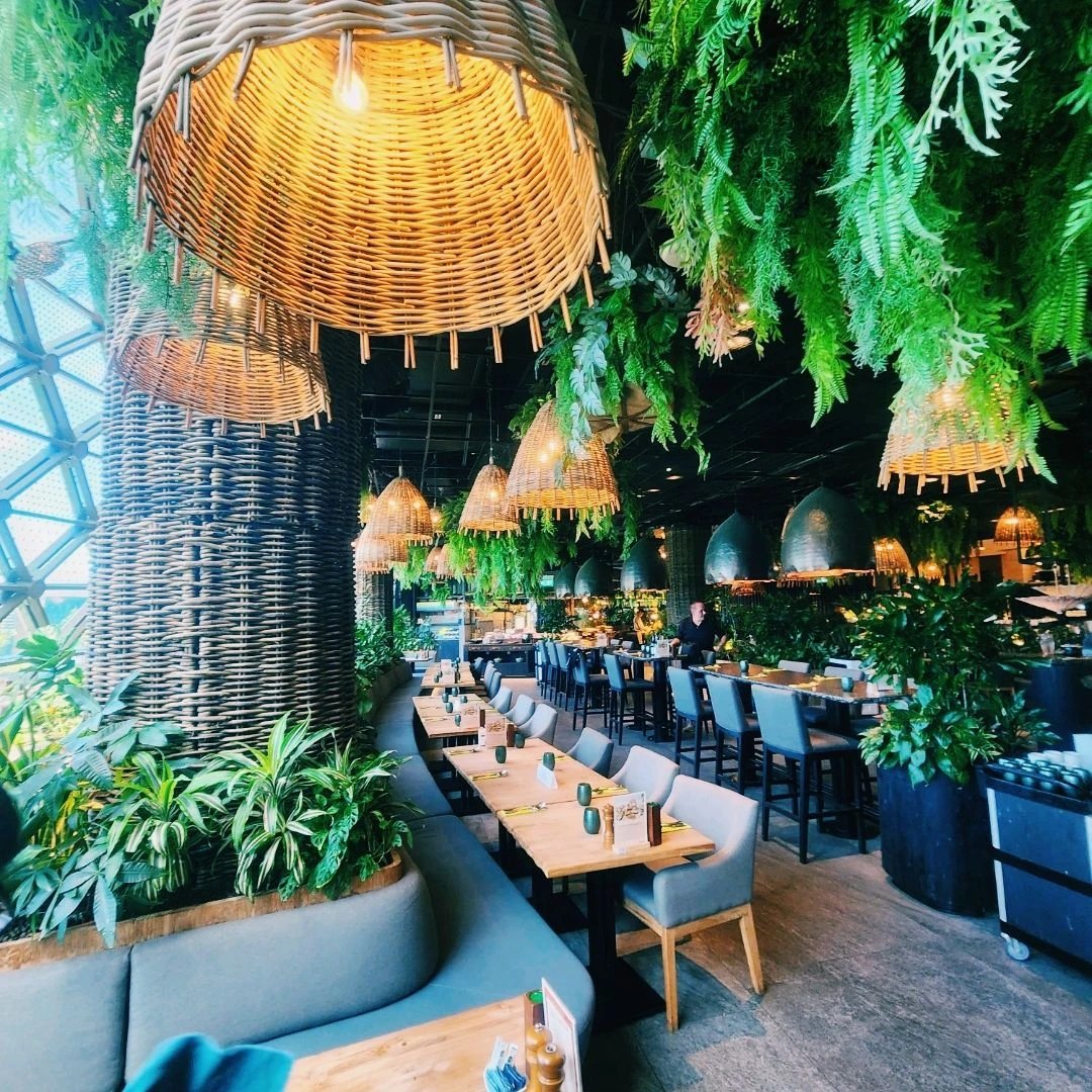Dusit Thani Laguna Singapore — eat & drink